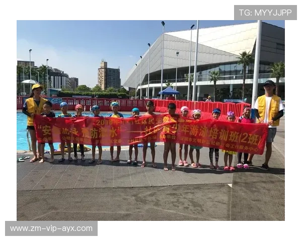 游泳项目在社区中心设立训练班，游泳社区指导员